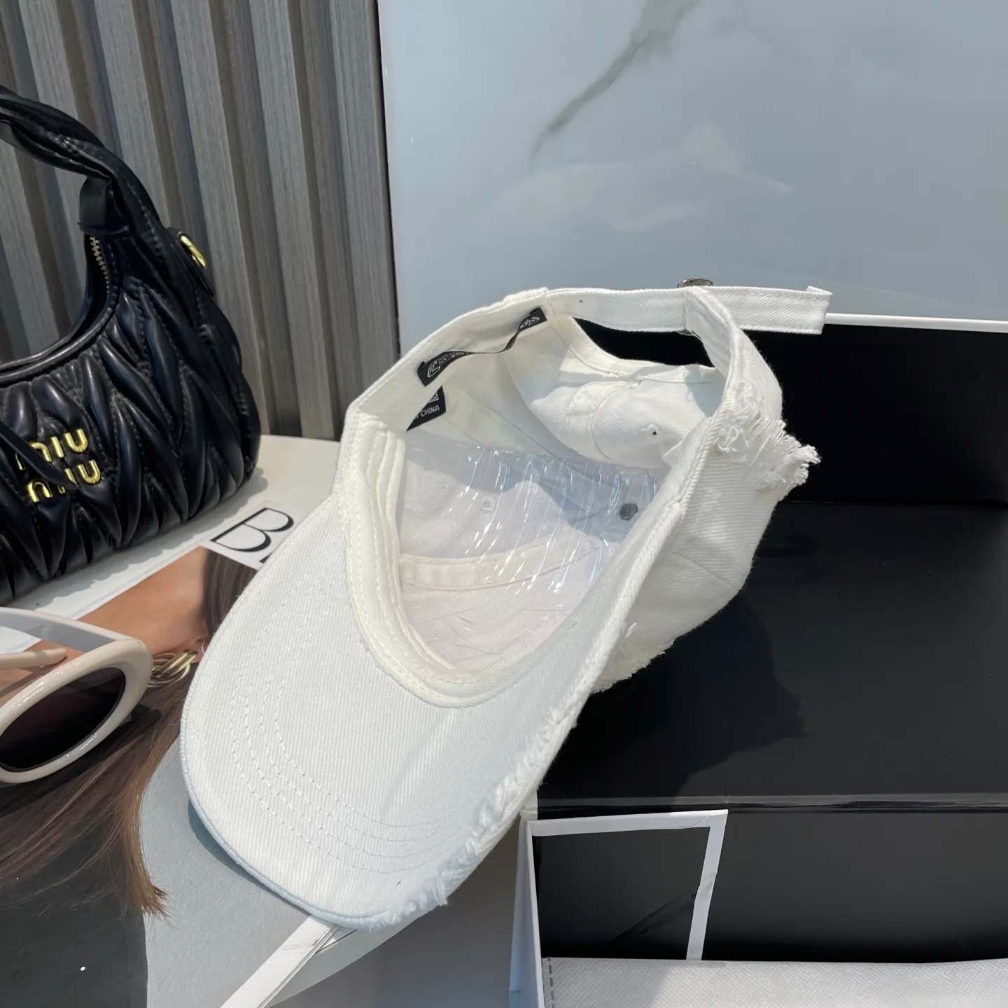 P66 Crow Heart 🆕🆕New baseball cap, stylish and classic cross logo, casual with a cool feeling, unisex style, same style for men and women! Very easy to match! Head circumference: 56-58cm is available